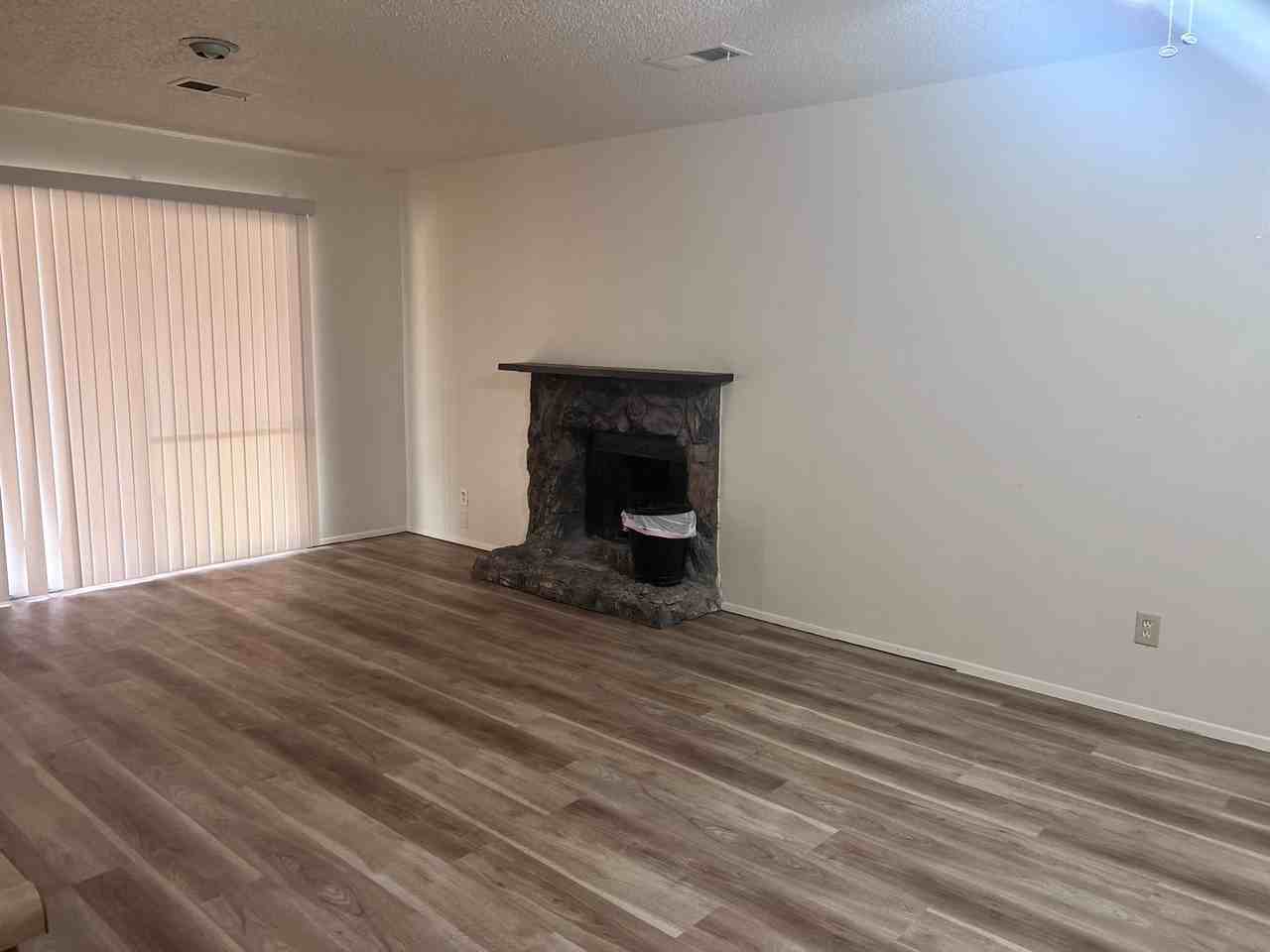11819 Lexington Ave Ne - Photo 3 of 16