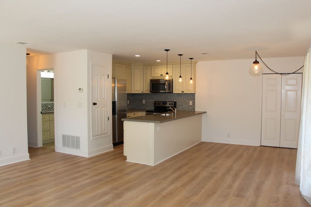 5731 Birch Ter - Photo 3 of 7