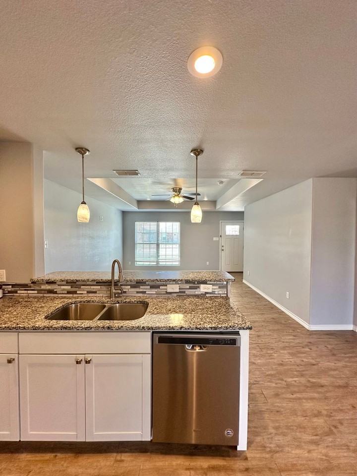 8806 14th St - Photo 3 of 16
