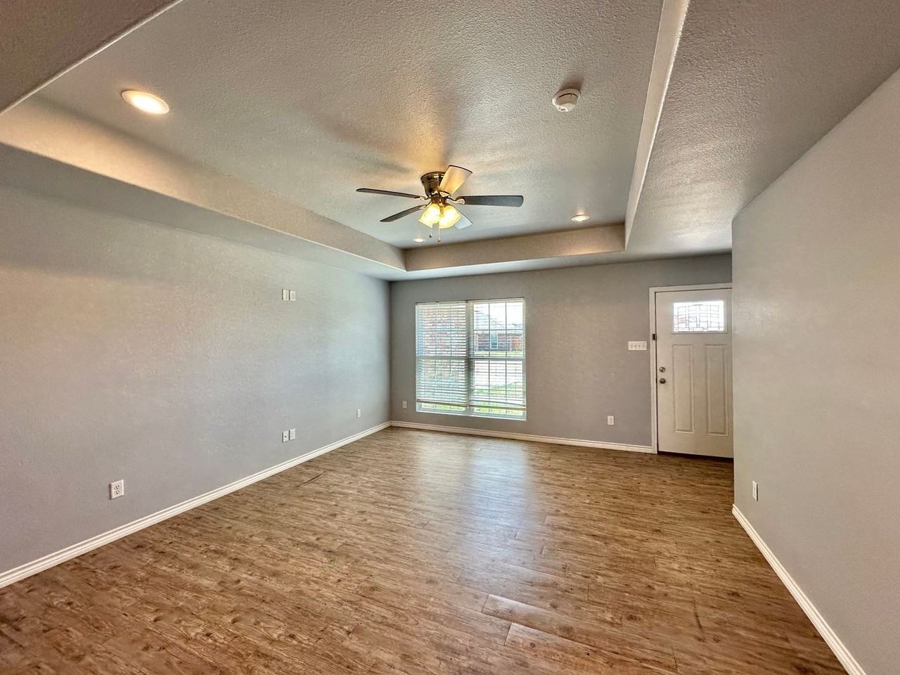 8806 14th St - Photo 4 of 16