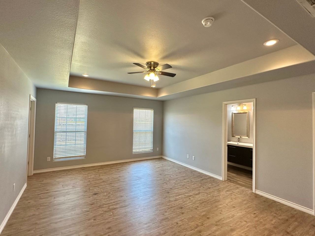 8806 14th St - Photo 6 of 16