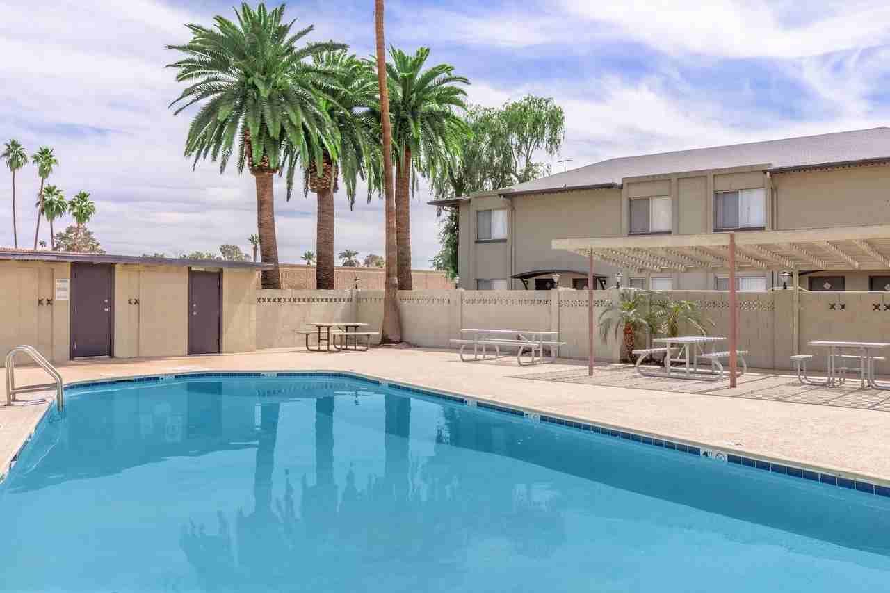 Cypress Manor Apartments - Photo 2 of 8