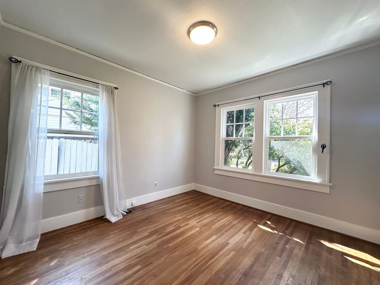 1928 Ne 64th Ave - Photo 4 of 29