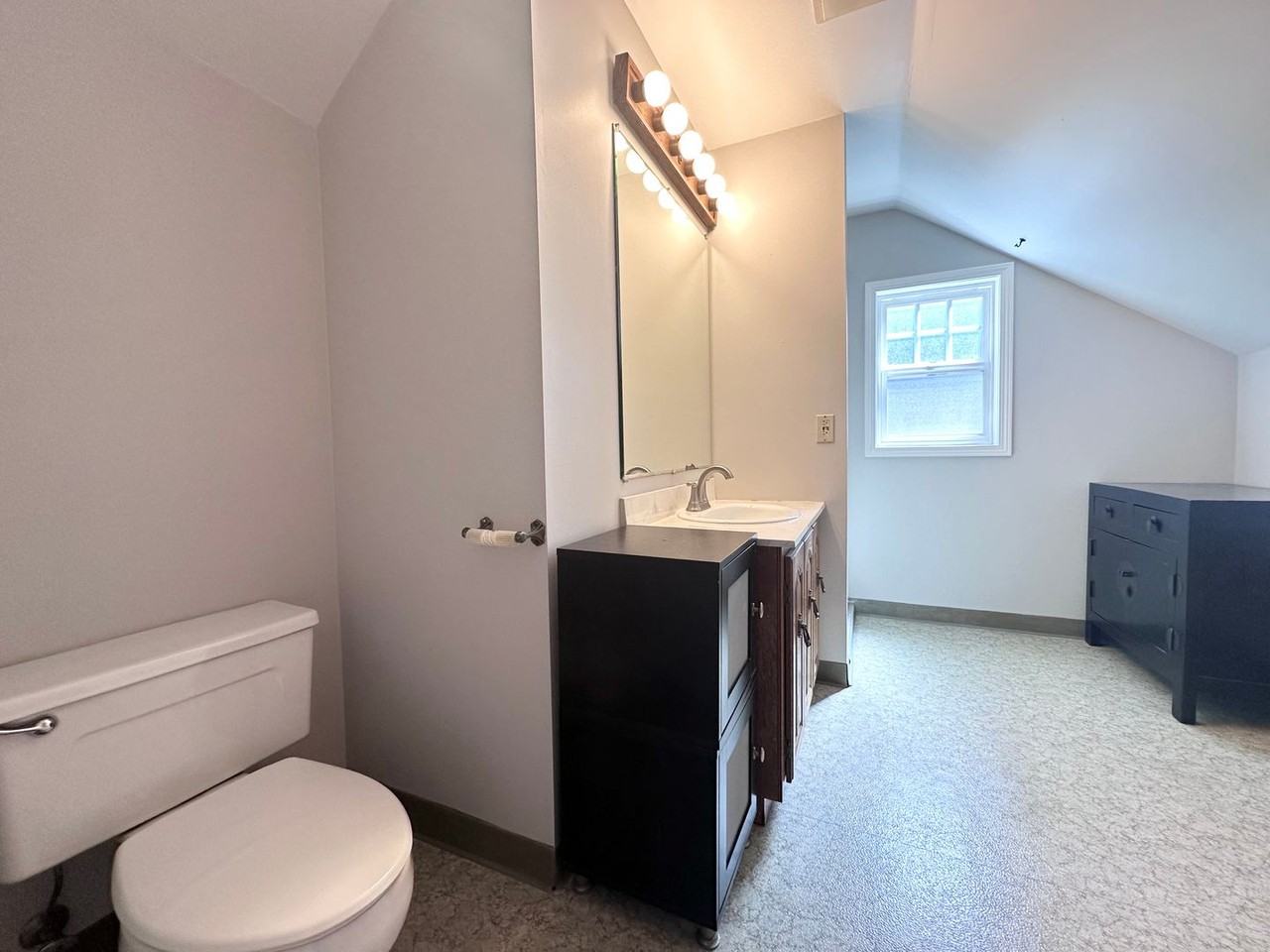 1928 Ne 64th Ave - Photo 7 of 29