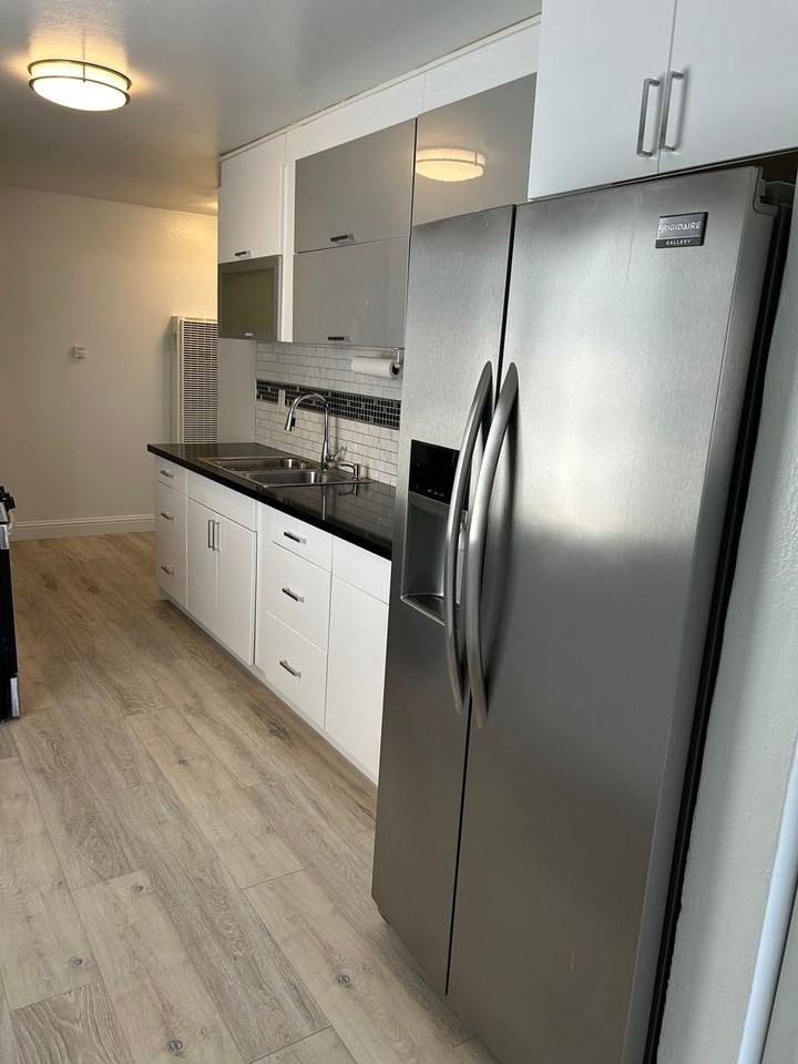 1461 103rd Ave - Photo 5 of 10