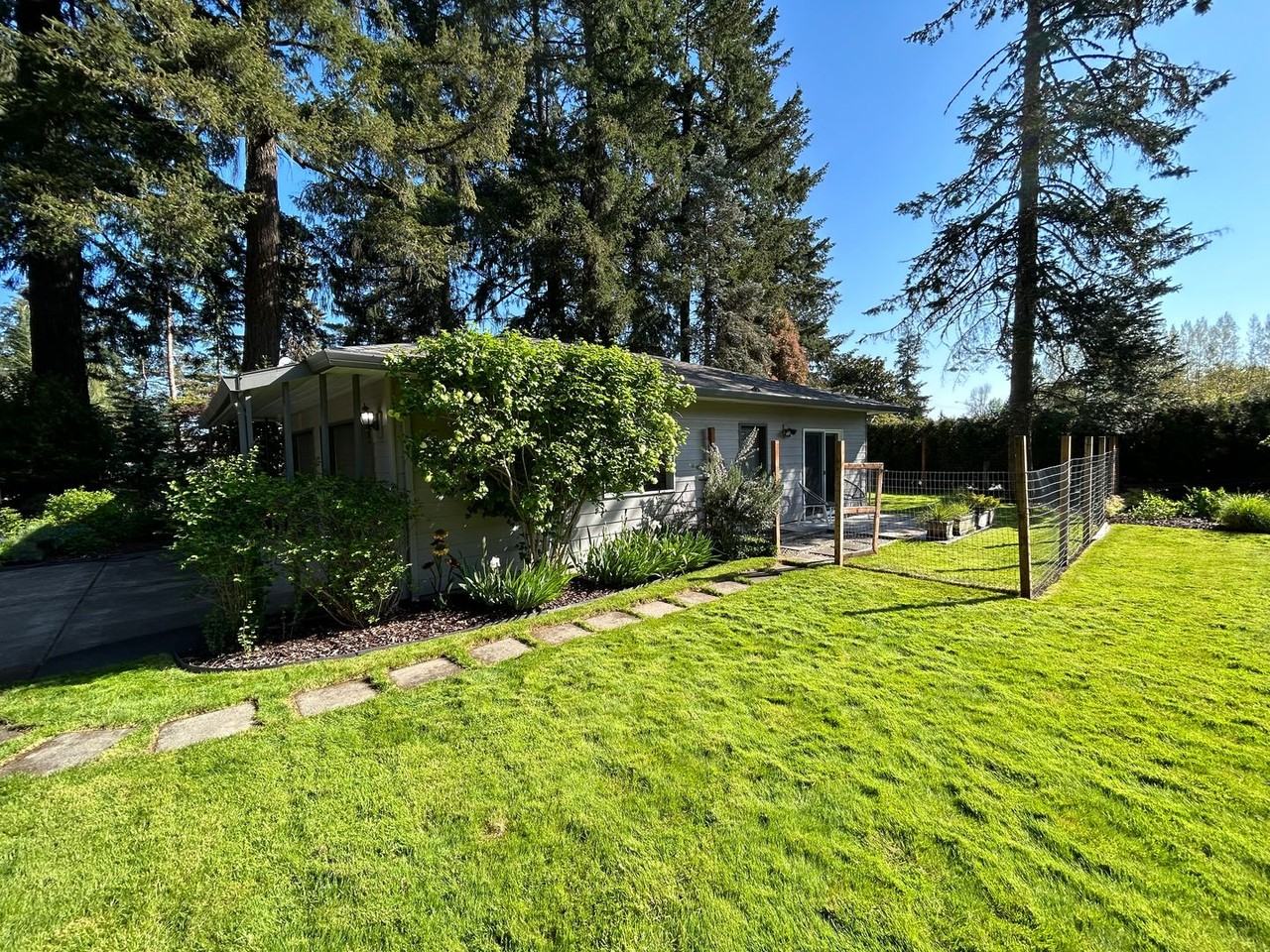 1550 Sw Old Sheridan Rd - Photo 2 of 14