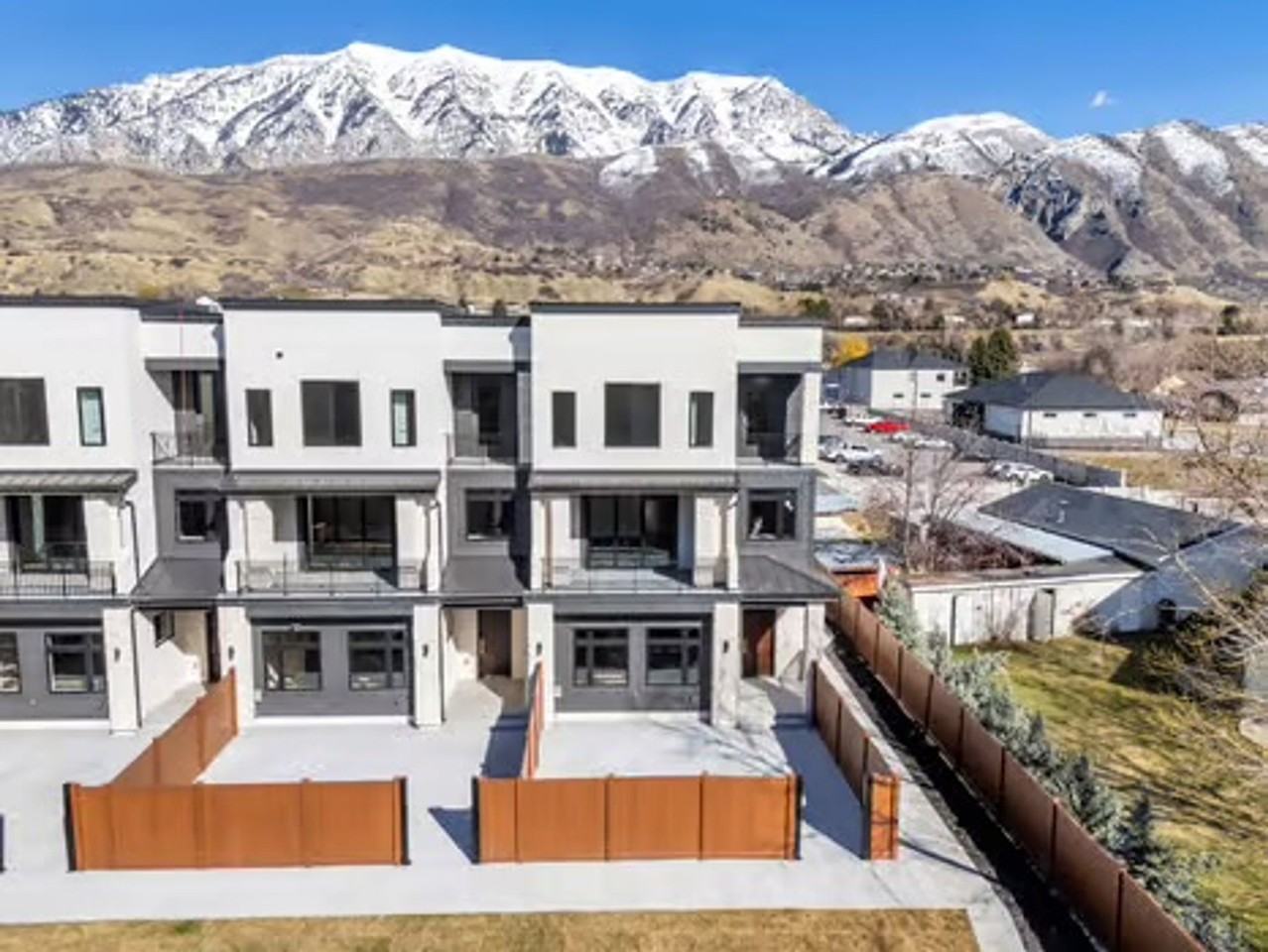 Jocelyn Court Townhomes - Photo 2 of 8