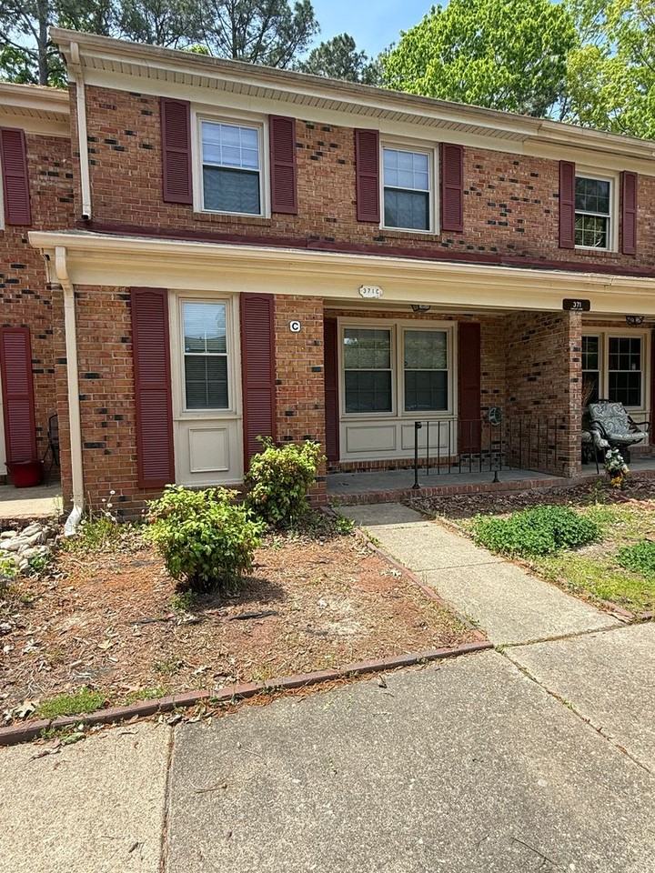 371 Circuit Ln - Photo 2 of 32