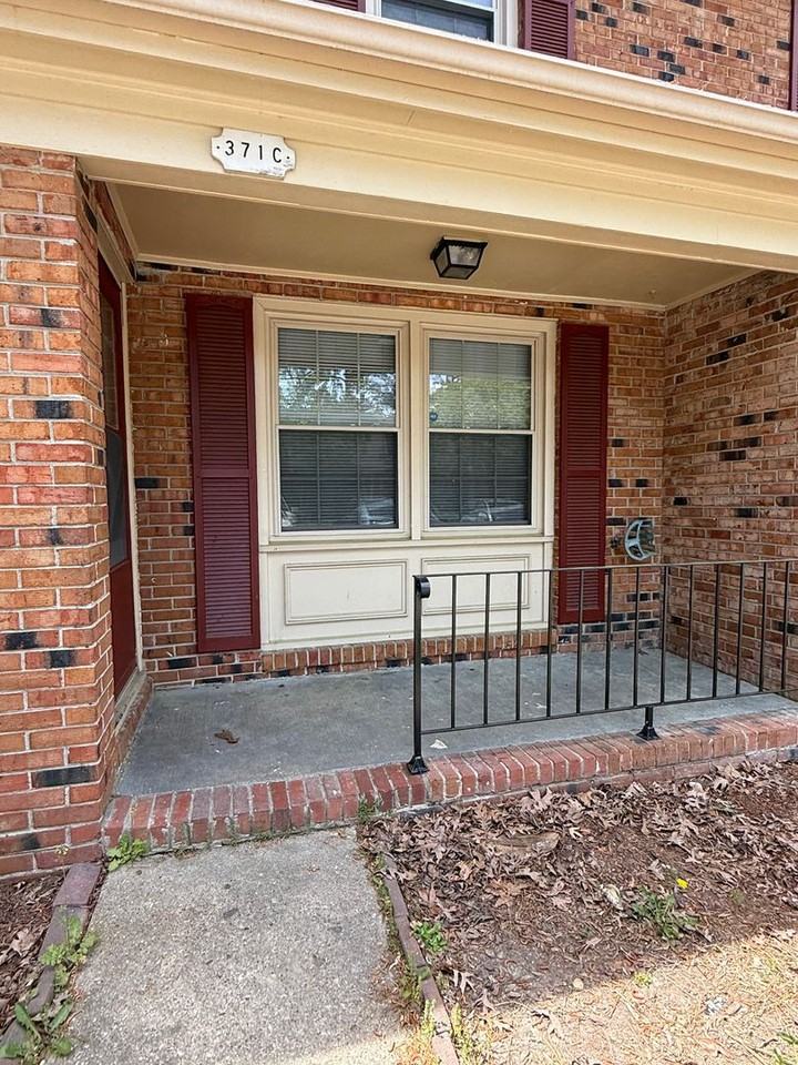 371 Circuit Ln - Photo 3 of 32