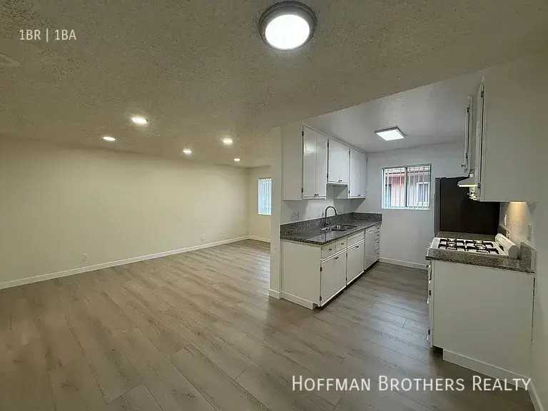 223 W Elm Ave #P - Photo 2 of 9