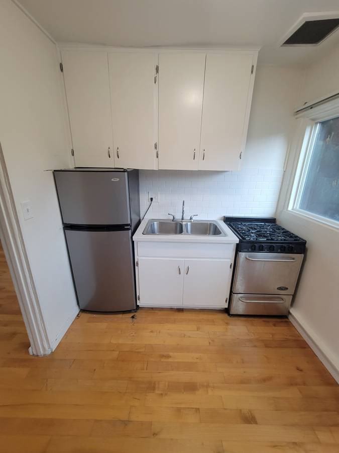 489 S Robertson Blvd #1-2 - Photo 4 of 12