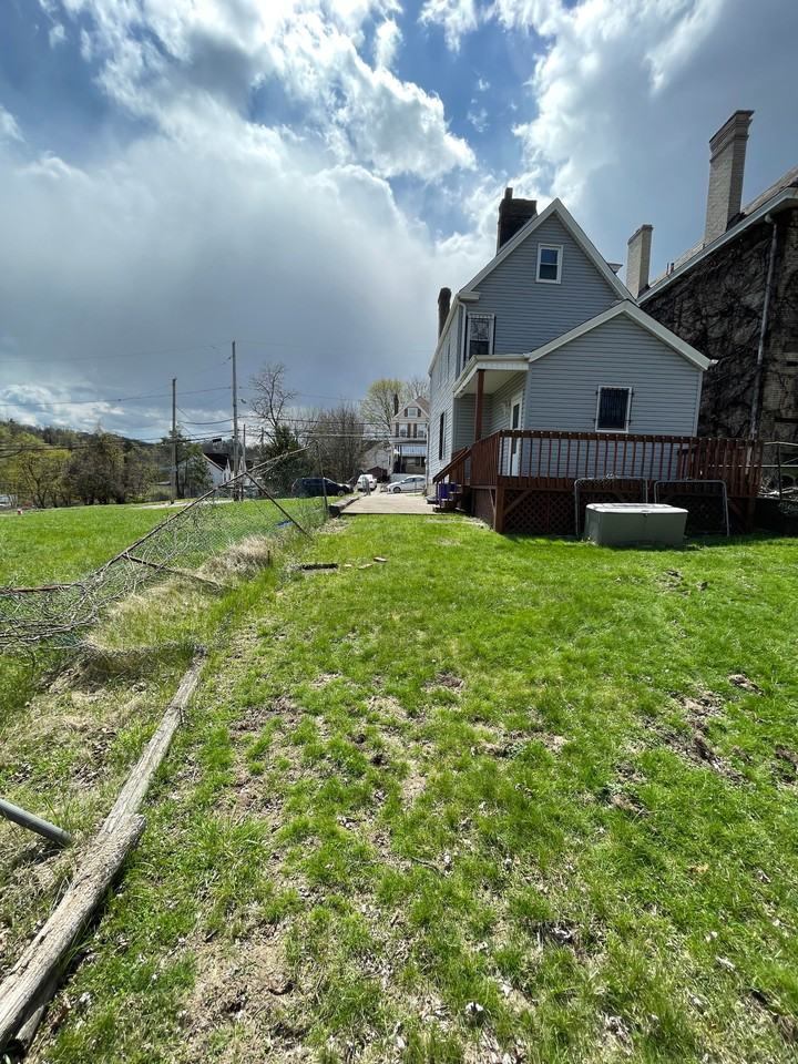 1367 Montezuma St #NA - Photo 4 of 42