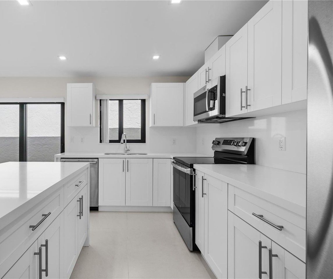 10553 Sw 22nd Ter #NA - Photo 3 of 18