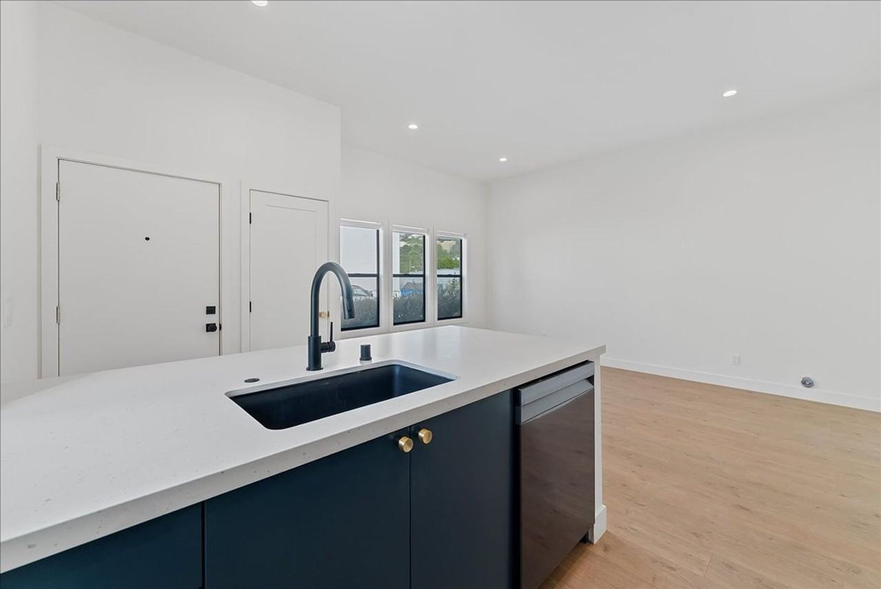 3377 1/2 Eagle Rock Blvd - Photo 3 of 19