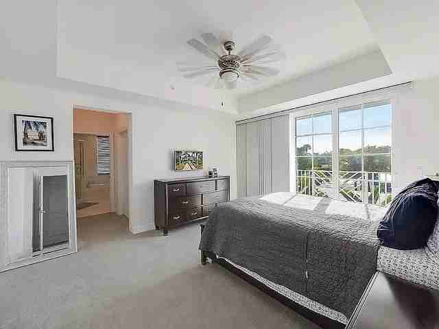 925 Bay Colony Dr S - Photo 2 of 5