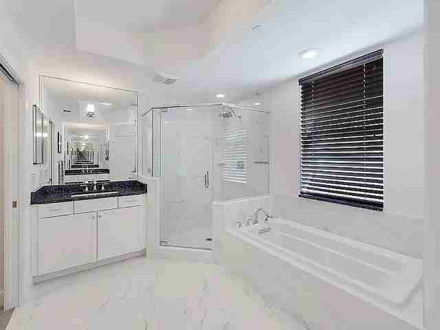 925 Bay Colony Dr S - Photo 3 of 5