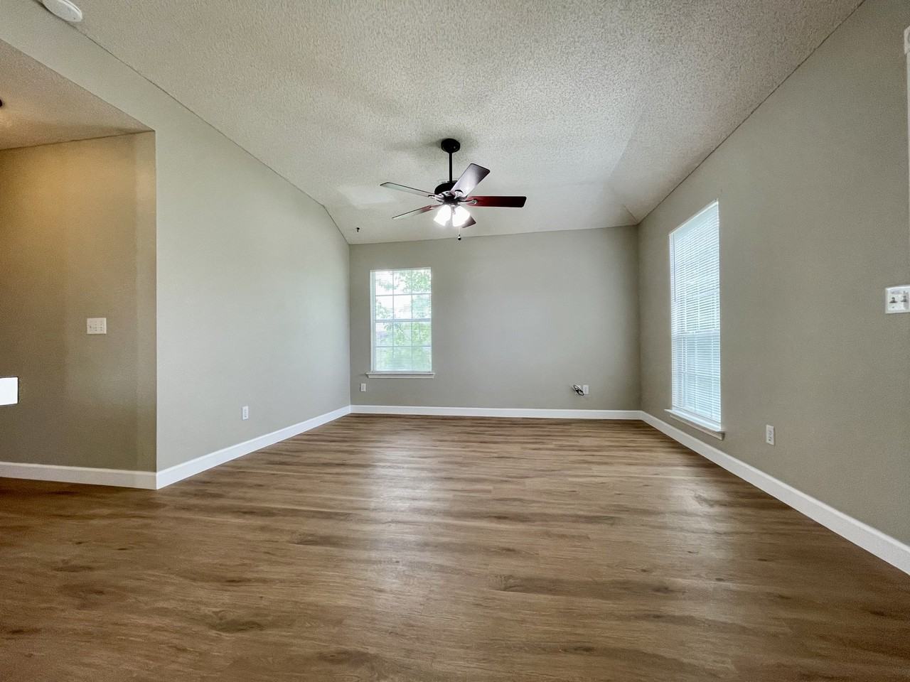 2615 Meadow Lake St #NA - Photo 2 of 15