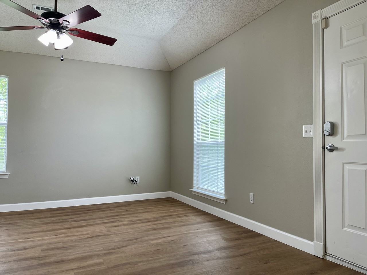 2615 Meadow Lake St #NA - Photo 5 of 15