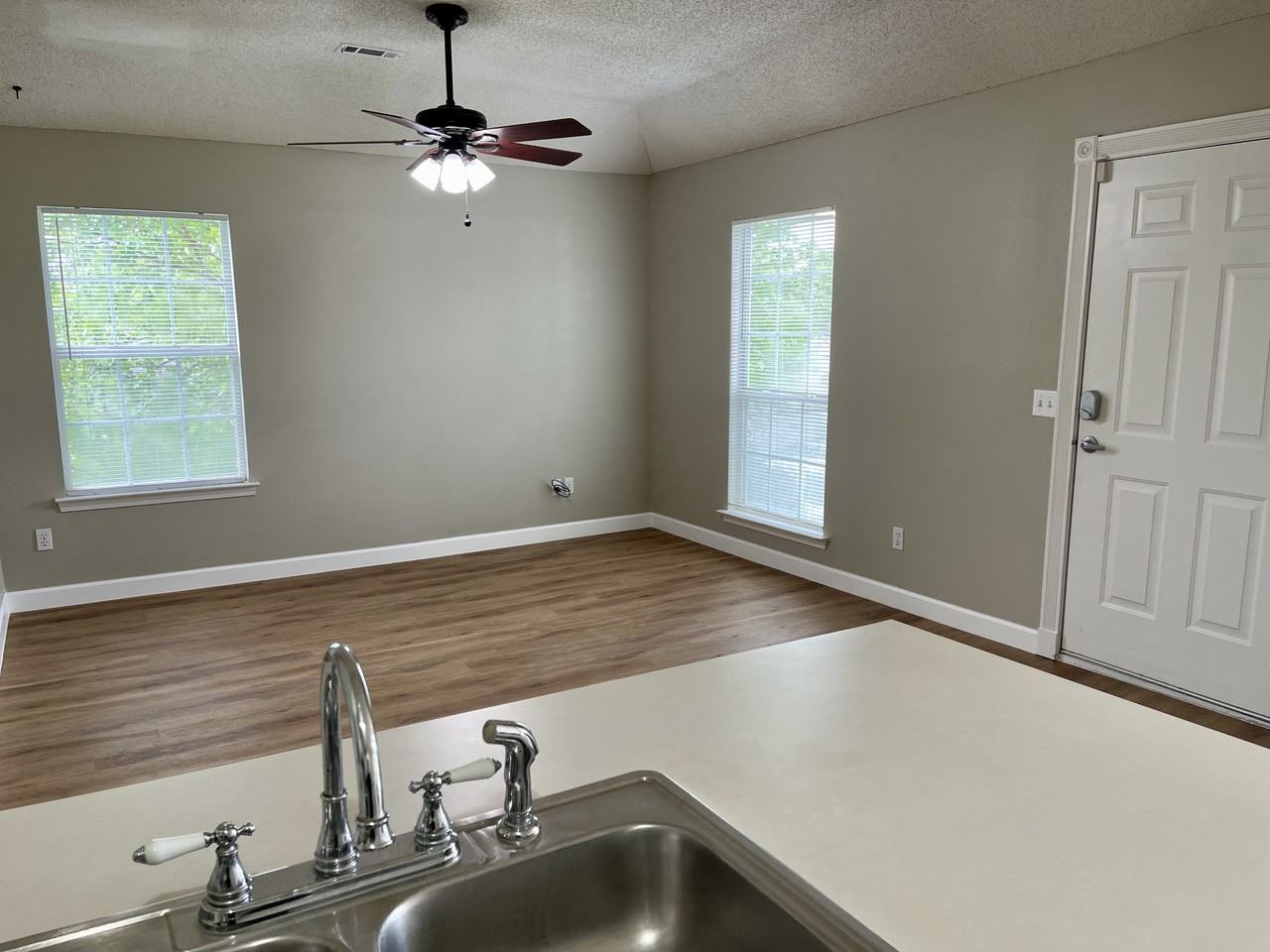 2615 Meadow Lake St #NA - Photo 4 of 15