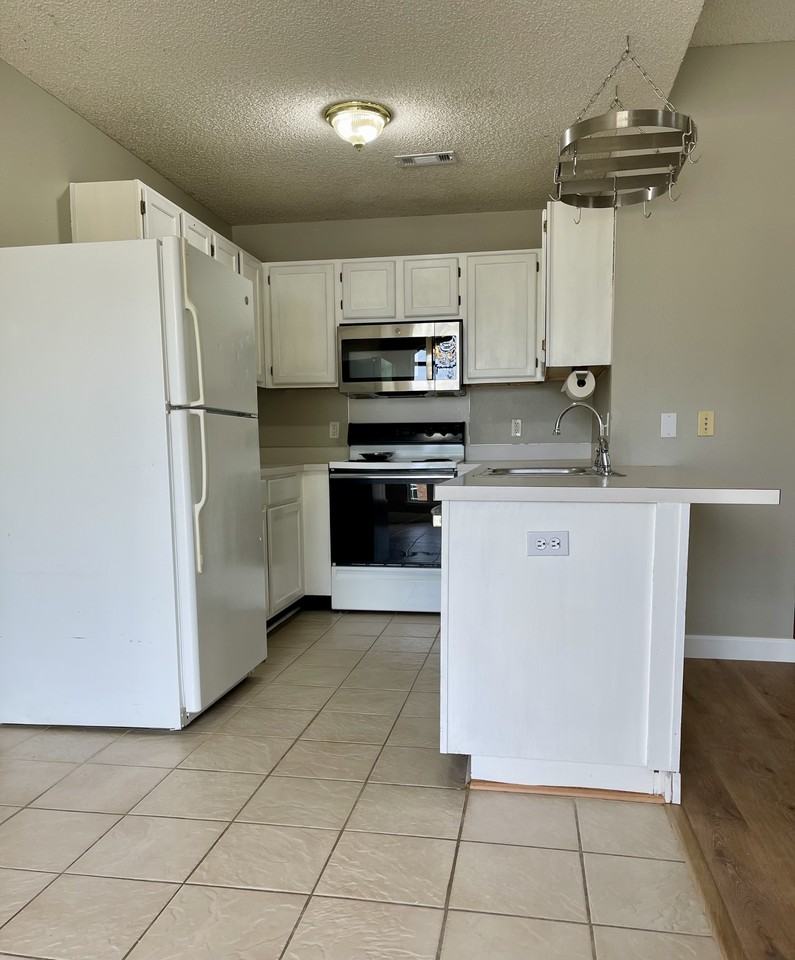 2615 Meadow Lake St #NA - Photo 7 of 15