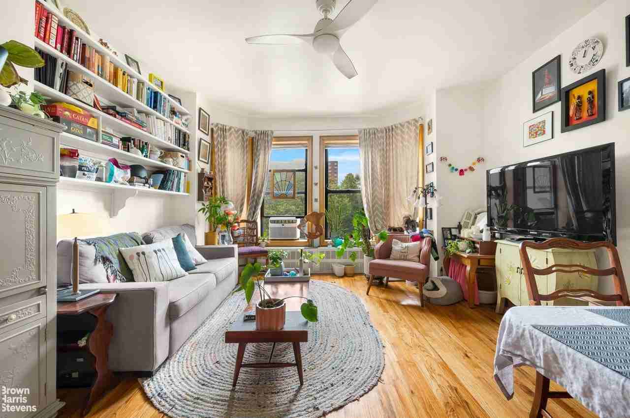 916 Saint Nicholas Ave #3 - Photo 2 of 6