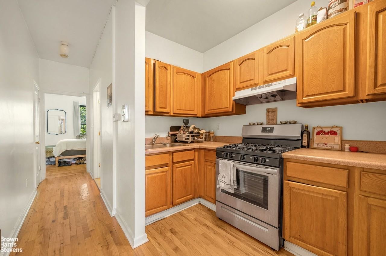 916 Saint Nicholas Ave #3 - Photo 3 of 6