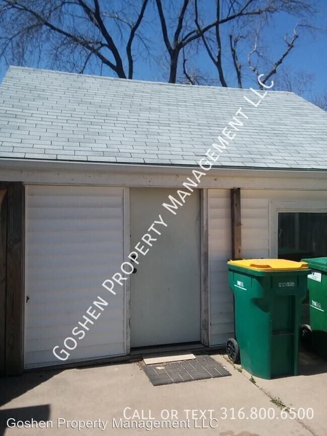 1311 N Vassar Ave - Photo 2 of 17