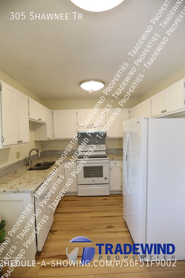 305 Shawnee Trl - Photo 3 of 20