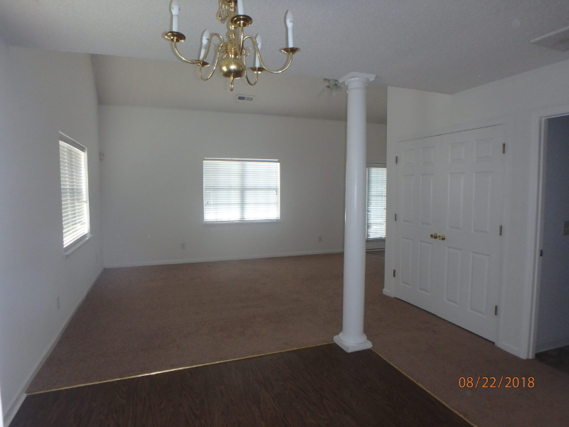 106 Stratford Rd - Photo 6 of 17