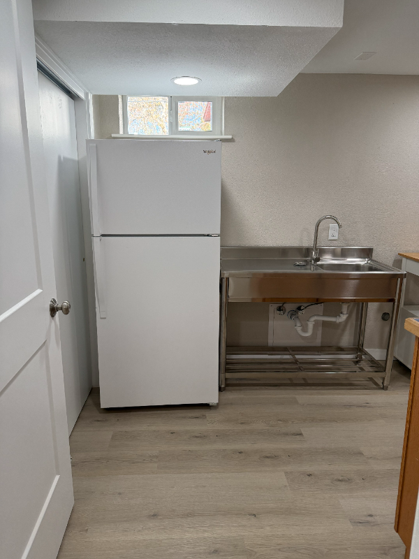 628 Warren Ave #2 - Photo 3 of 8