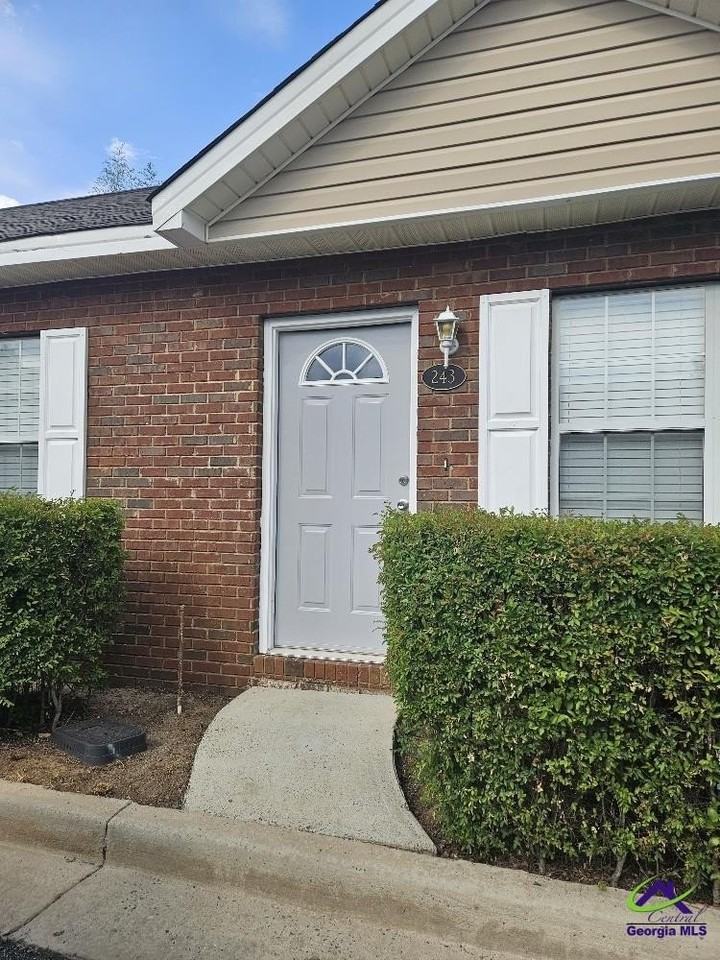 243 Katelyn Cir - Photo 2 of 12