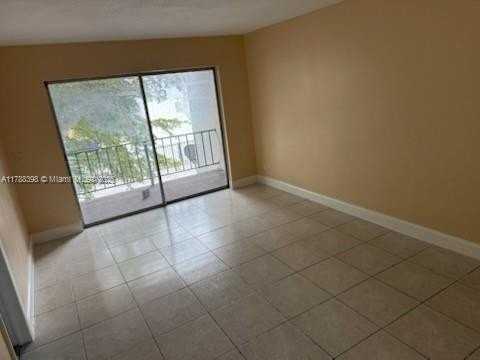 15157 Ne 6th Ave #12 - Photo 6 of 7