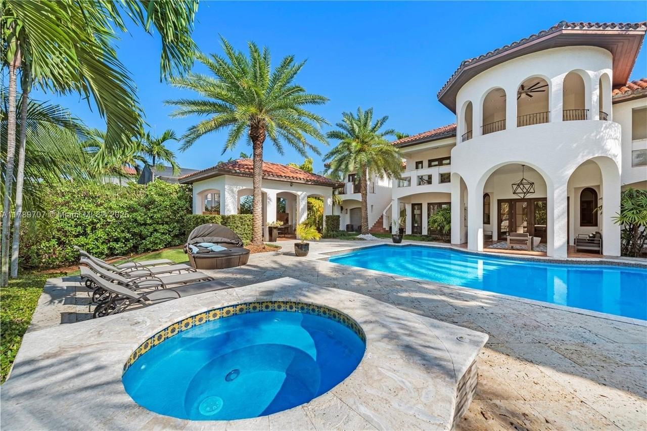 1201 Ne 83rd St - Photo 4 of 50