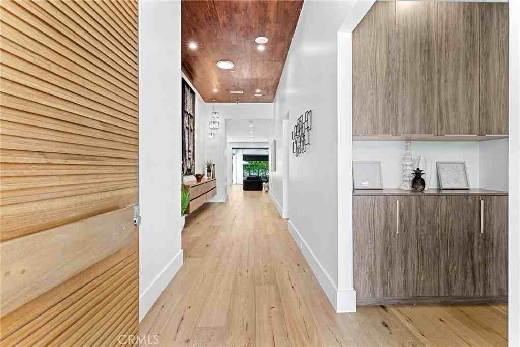 12606 Emelita St - Photo 5 of 50