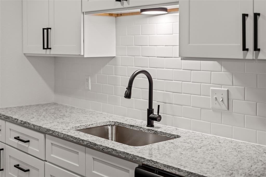 125 13th St Se #201 - Photo 3 of 11