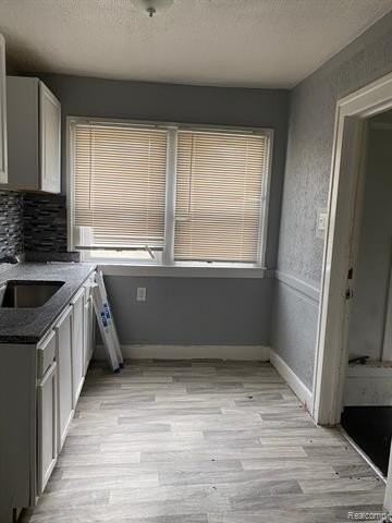 8248 ROSELAWN Unit 2 Street - Photo 6 of 14