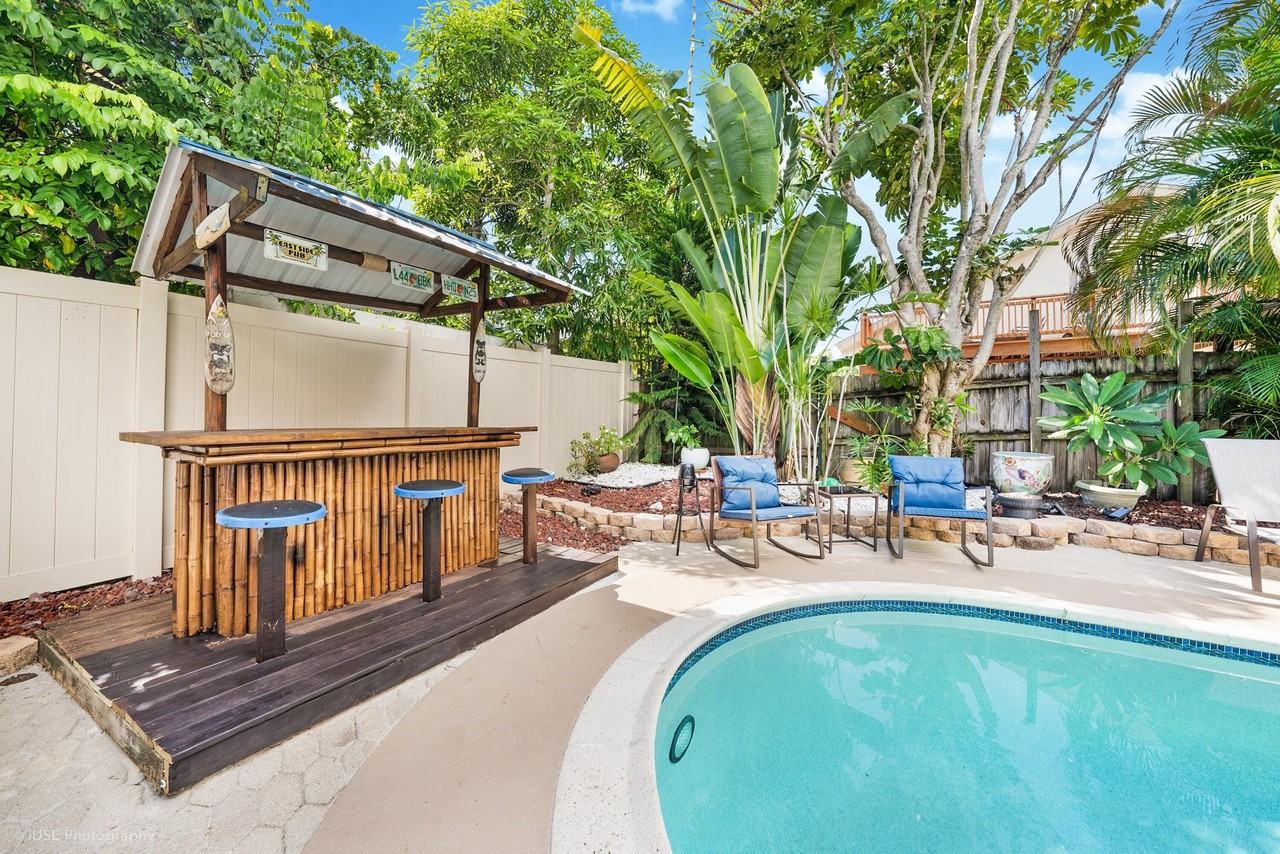 2533 Bessie St - Photo 3 of 17