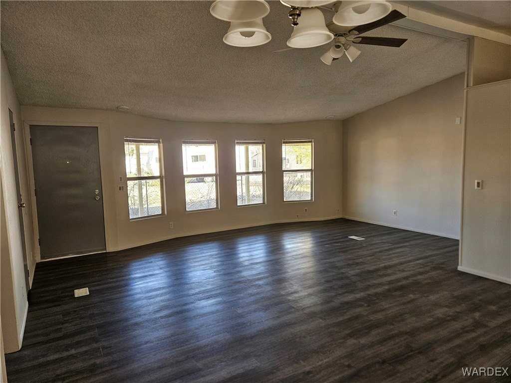 954 Roadrunner Dr - Photo 3 of 20