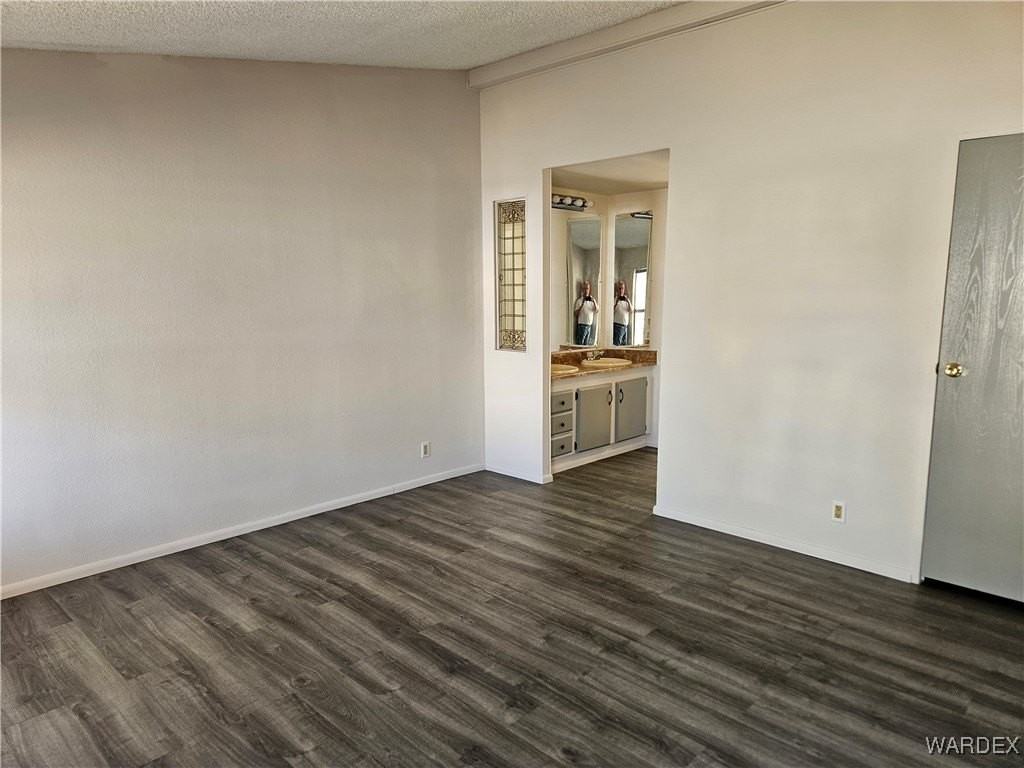 954 Roadrunner Dr - Photo 7 of 20