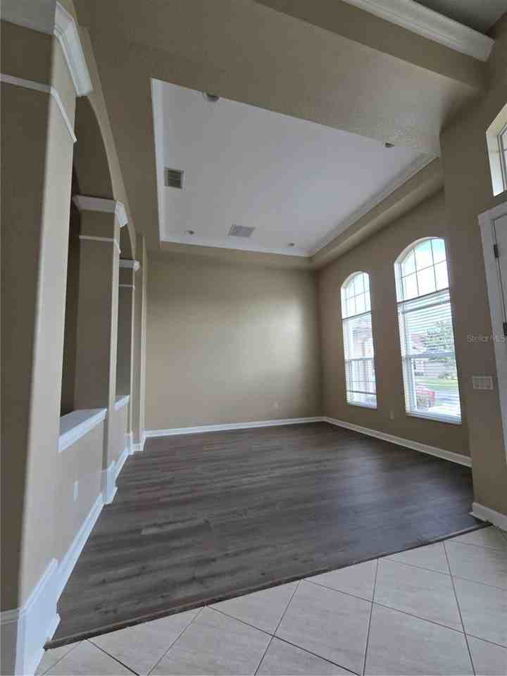 13613 Larsen Ln - Photo 4 of 28