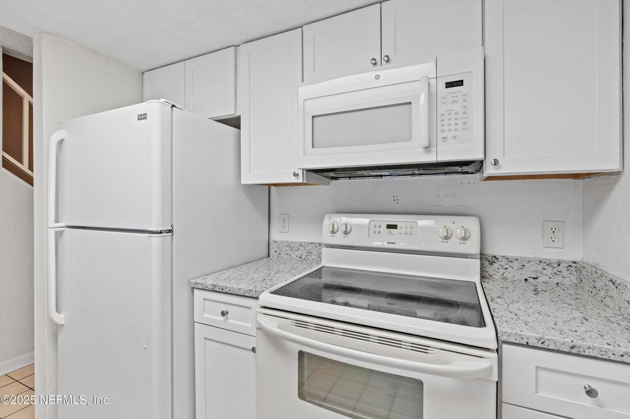 11 Dondanville Rd ##3 - Photo 3 of 24