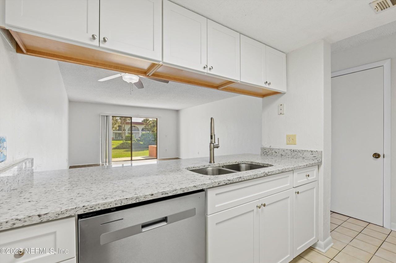 11 Dondanville Rd ##3 - Photo 4 of 24