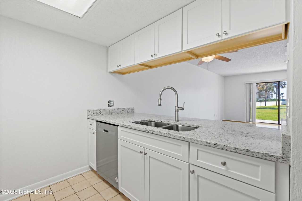 11 Dondanville Rd ##3 - Photo 5 of 24