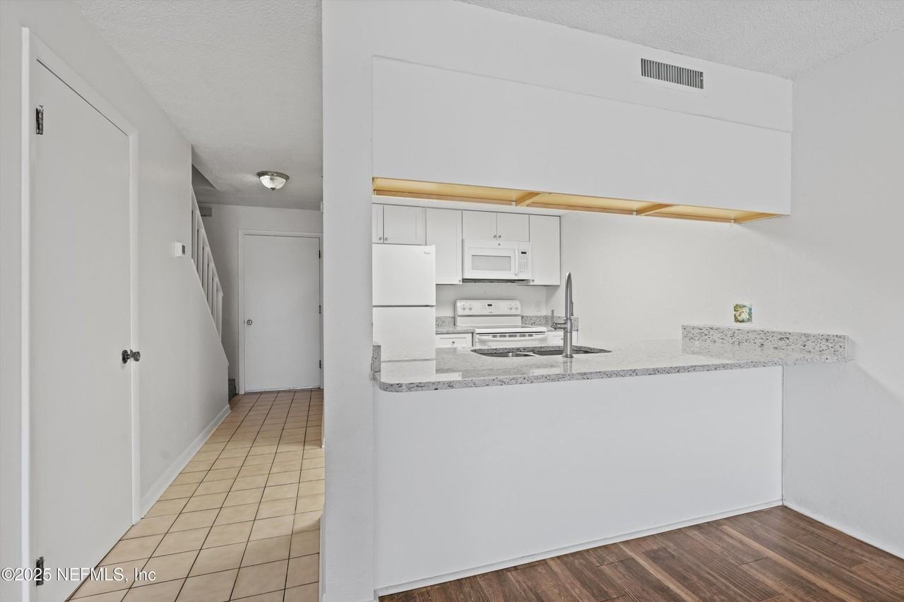 11 Dondanville Rd ##3 - Photo 7 of 24