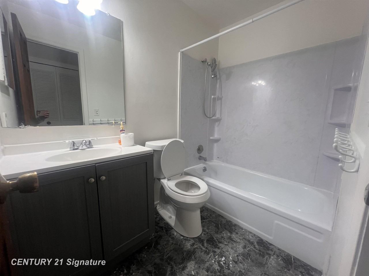 3117 Vineyard Ln - Photo 3 of 6