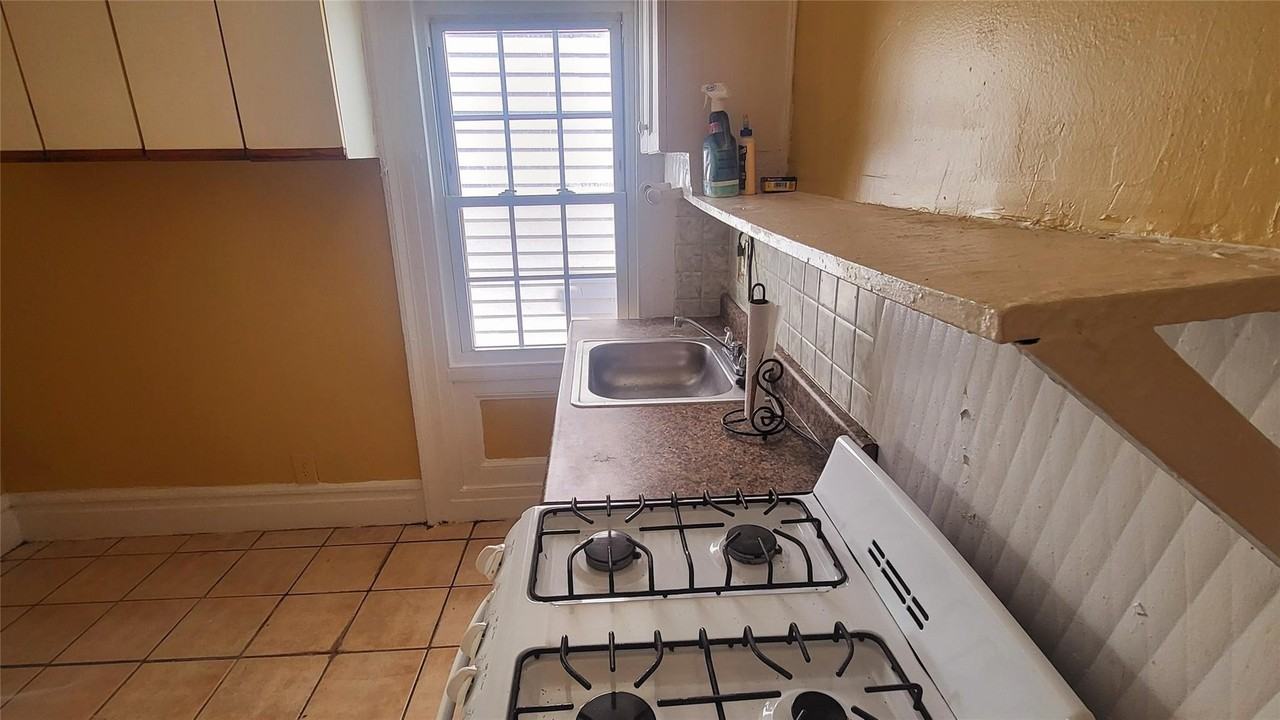 33 SMITH Street 1 S - Photo 3 of 16