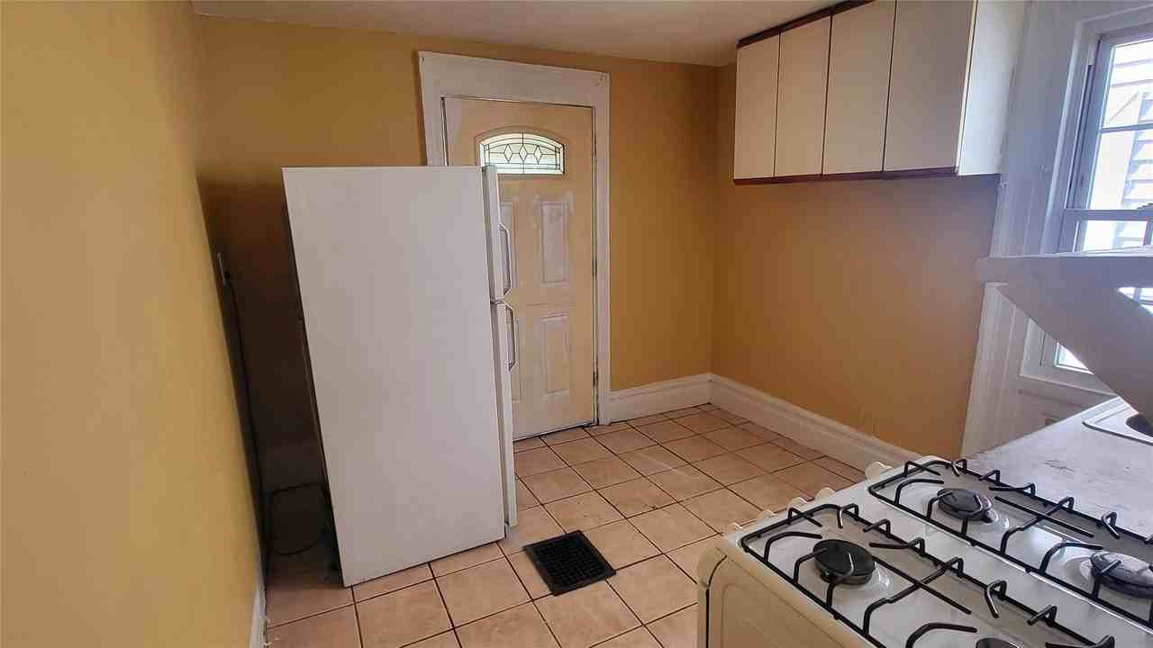 33 SMITH Street 1 S - Photo 4 of 16