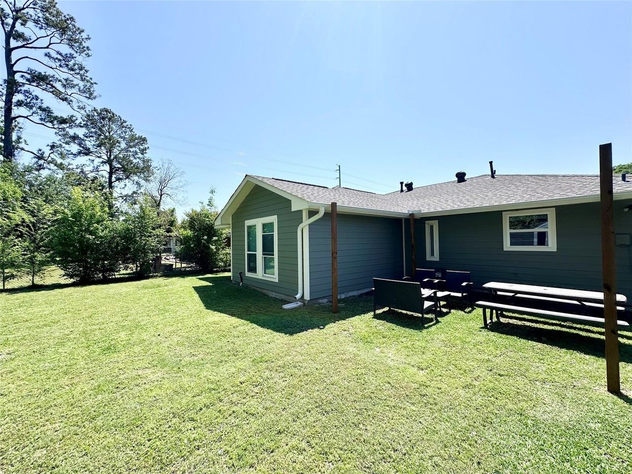 1210 W Donovan St - Photo 4 of 6