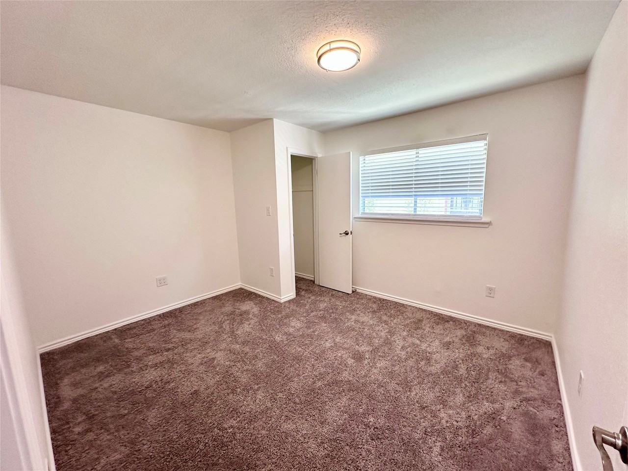 1210 W Donovan St - Photo 5 of 6