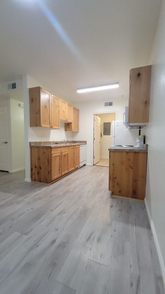 122 Falls Ave West - Photo 4 of 25